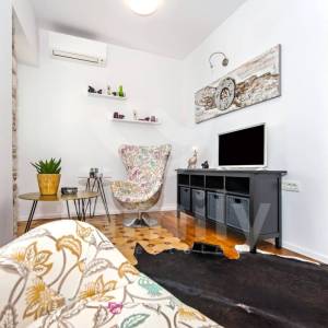 IZNIMNA DVA APARTMANA TIK DO MORA