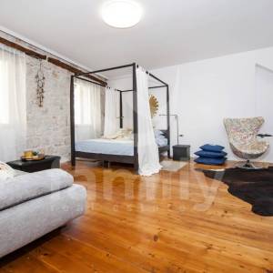 IZNIMNA DVA APARTMANA TIK DO MORA