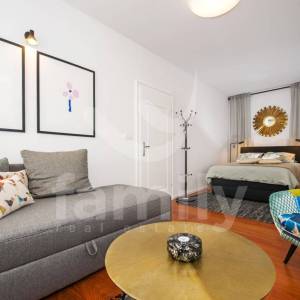 IZNIMNA DVA APARTMANA TIK DO MORA