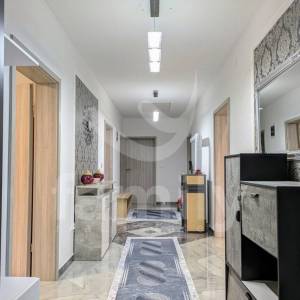 IZNIMNO ATRAKTIVNA I LUKSUZNO UREĐENA KUĆA NA MIRNOJ LOKACIJI