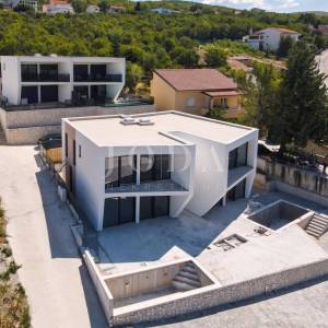 Jadranovo, dvojna kuća s bazenom u roh bau