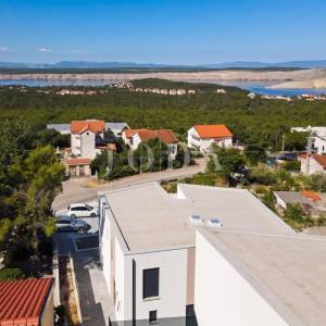 Jadranovo, dvojna kuća s bazenom u roh bau