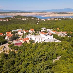 Jadranovo, dvojna kuća s bazenom u roh bau