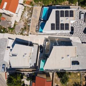 Jadranovo, dvojna kuća s bazenom u roh bau