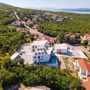 Jadranovo, dvojna kuća s bazenom u roh bau