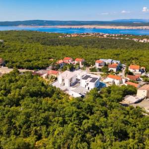 Jadranovo, dvojna kuća s bazenom u roh bau