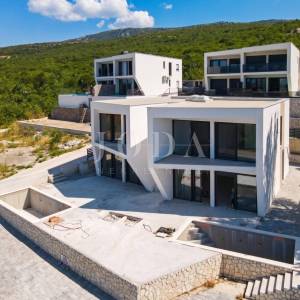 Jadranovo, dvojna kuća s bazenom u roh bau