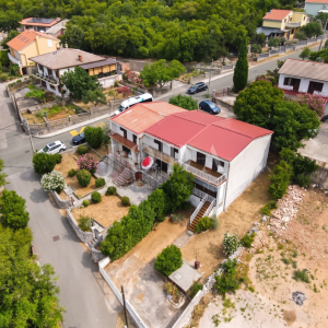 Jadranovo – Kuća dvojnica idealna za dvije obitelji, 600 m od mora
