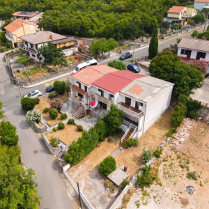 Jadranovo – Kuća dvojnica idealna za dvije obitelji, 600 m od mora