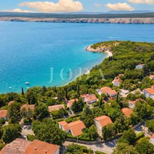 JADRANOVO, kuća na izvrsnoj lokaciji