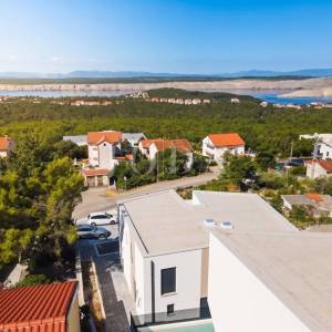Jadranovo, moderna dvojna kuća s bazenom u roh bau