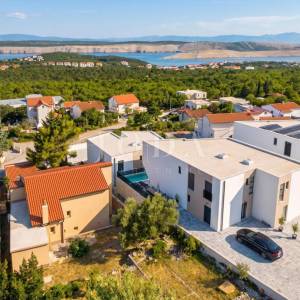 Jadranovo, moderna dvojna kuća s bazenom u roh bau