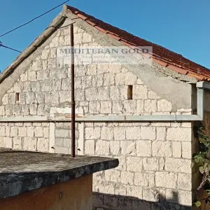 Kamena Kuća: Okrug Donji, za uređenje