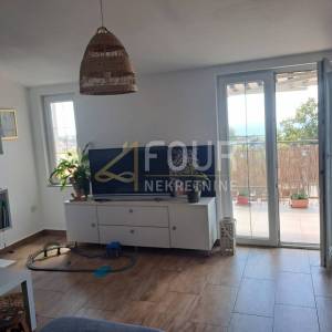 Kastav, 76.50m2, 2s+db, terasa, pogled na more