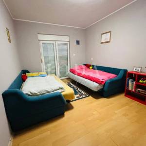 Kastav, kuća sa dva stana i velikom okućnicom 