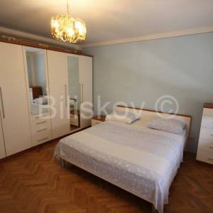 Kaštel Lukšić, obiteljska kuća s 2 stana i 3 apartmana, prodaja