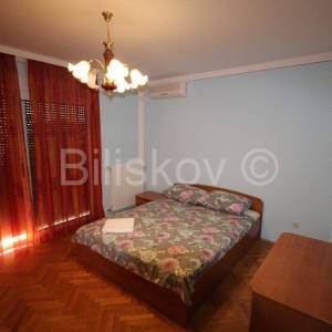 Kaštel Lukšić, obiteljska kuća s 2 stana i 3 apartmana, prodaja