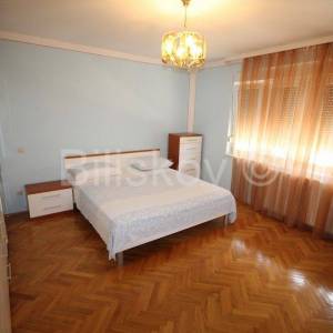 Kaštel Lukšić, obiteljska kuća s 2 stana i 3 apartmana, prodaja