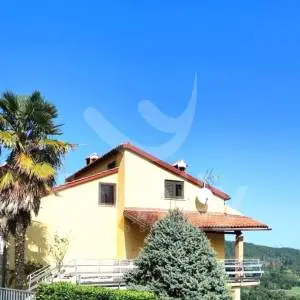 KATNICA SA DVA STANA I POGLEDOM NA UČKU