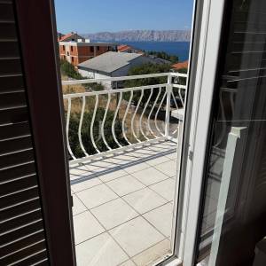 Klenovica dvosobni stan 200m od mora