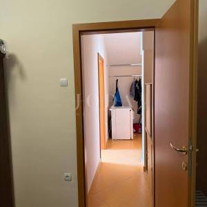 Klenovica dvosobni stan 200m od mora
