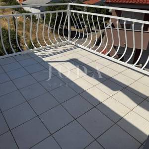 Klenovica dvosobni stan 200m od mora