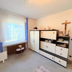 Kloštar Ivanić - uređena prizemnica s 3 spavaće sobe, garažom i parcelom od 2.054 m2