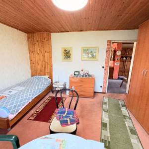 Kloštar Ivanić - uređena prizemnica s 3 spavaće sobe, garažom i parcelom od 2.054 m2