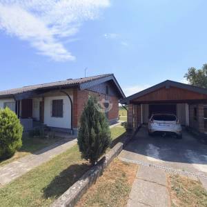 Kloštar Ivanić - uređena prizemnica s 3 spavaće sobe, garažom i parcelom od 2.054 m2