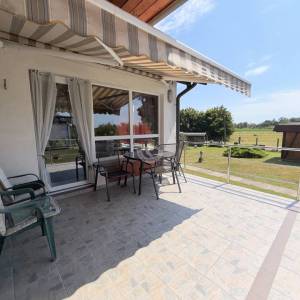 Kloštar Ivanić - uređena prizemnica s 3 spavaće sobe, garažom i parcelom od 2.054 m2