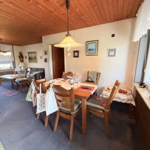 Kloštar Ivanić - uređena prizemnica s 3 spavaće sobe, garažom i parcelom od 2.054 m2