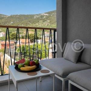 Komiža, otok Vis - jednosoban stan u manjoj zgradi