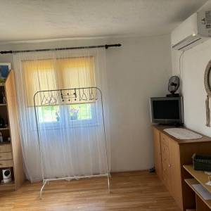 Kompletno adaptirana kuća + potencijal potkrovlja, Krnjak