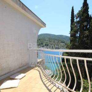 Korčula, Vela Luka, prodaja kuća 1.red, 4 stana
