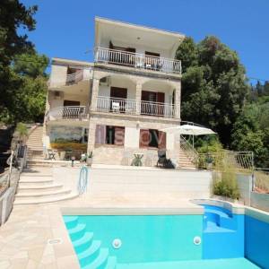 Korčula, Vela Luka, prodaja kuća 1.red, 4 stana