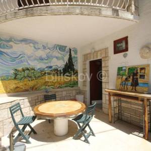 Korčula, Vela Luka, prodaja kuća 1.red, 4 stana