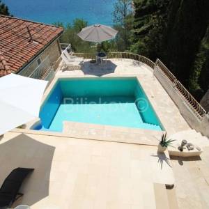 Korčula, Vela Luka, prodaja kuća 1.red, 4 stana