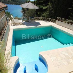 Korčula, Vela Luka, prodaja kuća 1.red, 4 stana