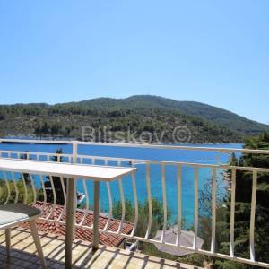 Korčula, Vela Luka, prodaja kuća 1.red, 4 stana