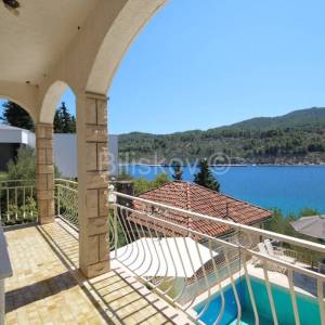 Korčula, Vela Luka, prodaja kuća 1.red, 4 stana