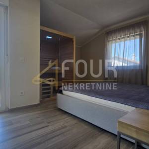 Krasica, 292m2, dizajnerska kuća s garažom i uređenom okućnicom