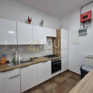 Krasica, 292m2, dizajnerska kuća s garažom i uređenom okućnicom