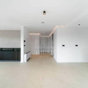 KRK – Luksuzni penthouse s panoramskom terasom