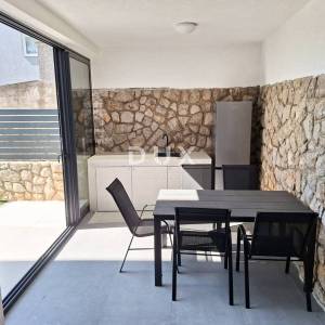 Krk, Omišalj, dvosobni stan, 67 m2, bazen