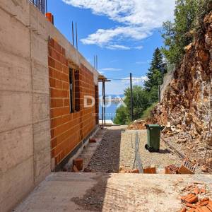 Krk, Omišalj, jednosobni stan, 50 m2, drugi red do mora