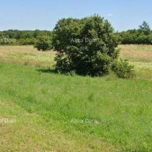 Krnica – Građevinsko zemljište 889 m² s projektom i dodatnim poljoprivrednim zemljištem 2.716 m²