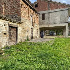 Kuća i gosp.objekt na atraktivnom zemljištu 12.800m2,Cerovlje okolica
