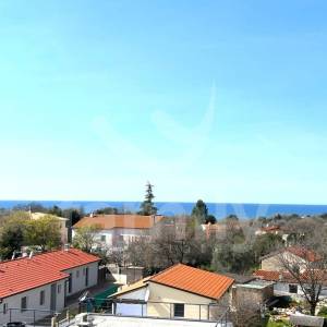 KUĆA NA ODLIČNOJ LOKACIJI S BAZENOM I POGLEDOM NA MORE