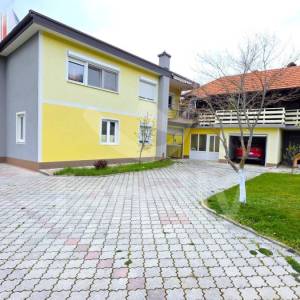 KUĆA NA TOP LOKACIJI U VELIKOJ SA VELIKIM POTENCIJALOM