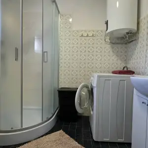 Kuća od cca 110m2 na dva kata za smještaj do 6 radnika u okolici grada